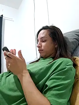 Snapshot of ofjuliaa chatting on 05/20/26, 07:47 ofjuliaa online show from 05/20/26, 07:47