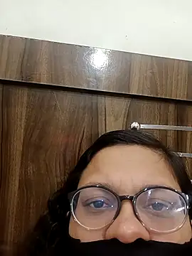 Snapshot of piryasharma005 chatting on 01/18/26, 03:43 piryasharma005 online show from 01/18/26, 03:43