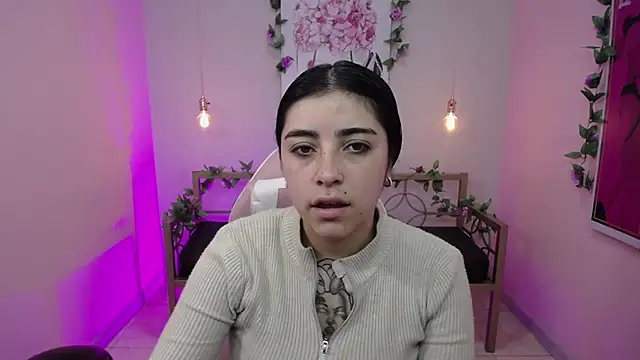 Snapshot of Adri_gomez_x chatting on 06/30/26, 01:12 Adri gomez x online show from 06/30/26, 01:12