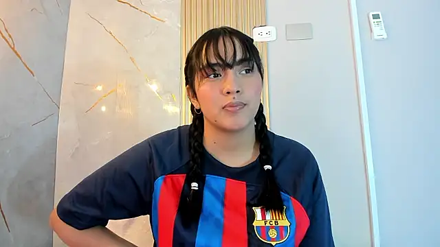 Snapshot of AlanaBlair_ chatting on 01/10/26, 07:37 AlanaBlair online show from 01/10/26, 07:37