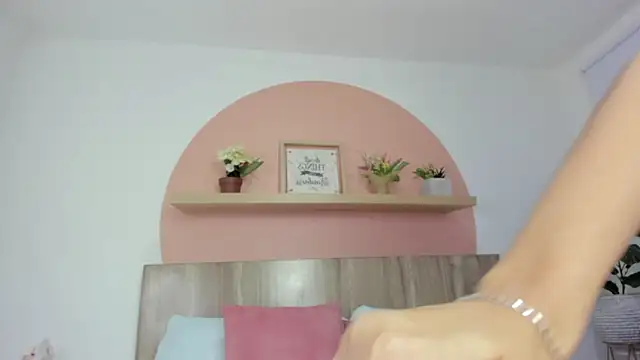 Snapshot of charlote_smit_ chatting on 01/12/26, 07:19 charlote smit online show from 01/12/26, 07:19