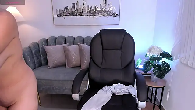 Snapshot of thiara_scarlet_ chatting on 02/24/26, 08:18 thiara scarlet online show from 02/24/26, 08:18