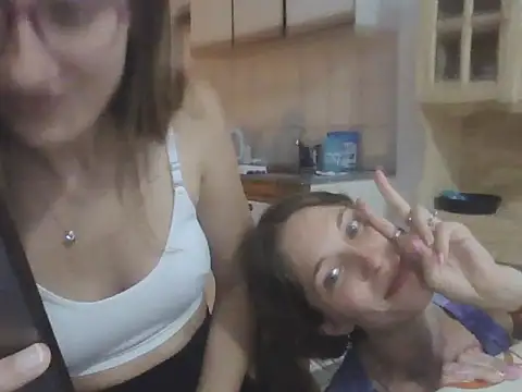 Snapshot of Noracherry chatting on 01/12/26, 11:43 Noracherry online show from 01/12/26, 11:43