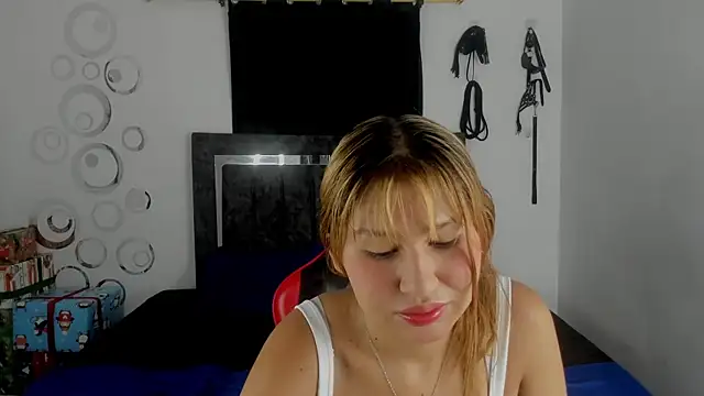 Snapshot of Bella_Blanca chatting on 01/13/26, 12:21 Bella Blanca online show from 01/13/26, 12:21