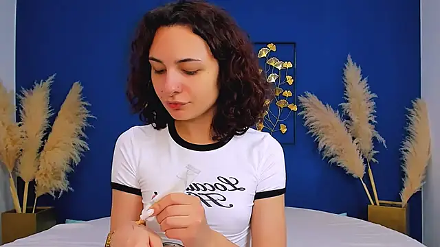 Snapshot of RIANA_SI chatting on 01/10/26, 05:37 RIANA SI online show from 01/10/26, 05:37