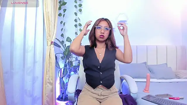 emily7  online show from 04/10/26, 08:46