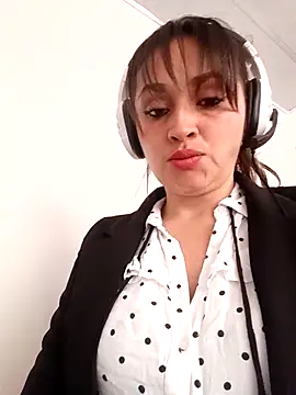 Alejandra N online show from 02/06/26, 02:20
