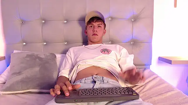 Snapshot of johnny_blake_ chatting on 01/07/26, 07:16 johnny blake online show from 01/07/26, 07:16