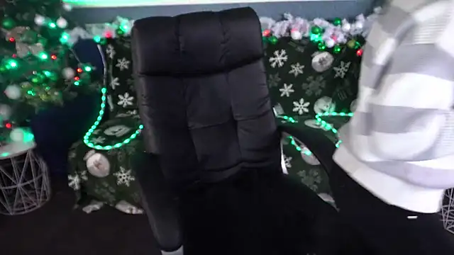 Dafni Monn online show from 12/16/25, 06:40