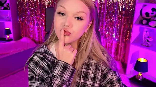 ChloeWhite online show from 03/27/26, 04:07