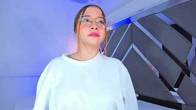 Snapshot of AliciaWhite_nt chatting on 01/14/26, 06:02 AliciaWhite nt online show from 01/14/26, 06:02