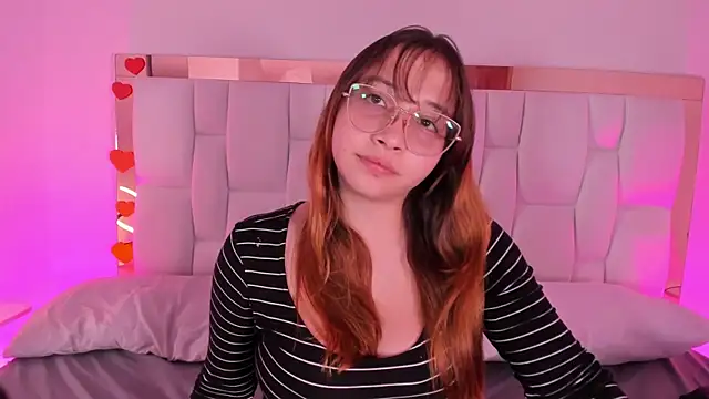 Snapshot of AliciaWhite_nt chatting on 05/01/26, 02:38 AliciaWhite nt online show from 05/01/26, 02:38