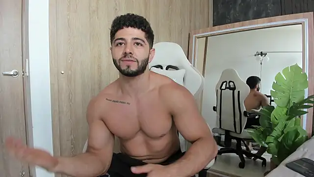 Snapshot of Thiago_moretti chatting on 05/28/26, 04:26 Thiago moretti online show from 05/28/26, 04:26