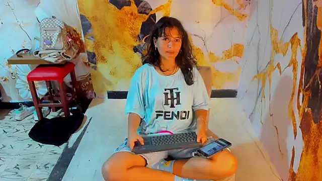 Snapshot of MiaBella18 chatting on 01/11/26, 07:19 MiaBella18 online show from 01/11/26, 07:19