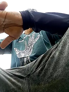 Snapshot of adambrosk_08 chatting on 02/21/26, 06:09 adambrosk 08 online show from 02/21/26, 06:09