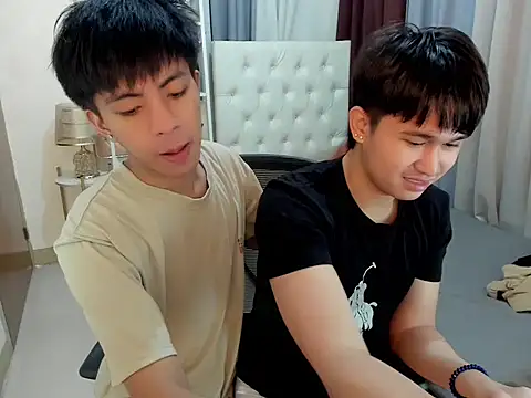 Snapshot of davincihugecock chatting on 03/10/26, 04:34 davincihugecock online show from 03/10/26, 04:34