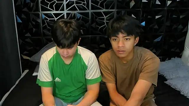 Snapshot of davincihugecock chatting on 03/19/26, 04:44 davincihugecock online show from 03/19/26, 04:44