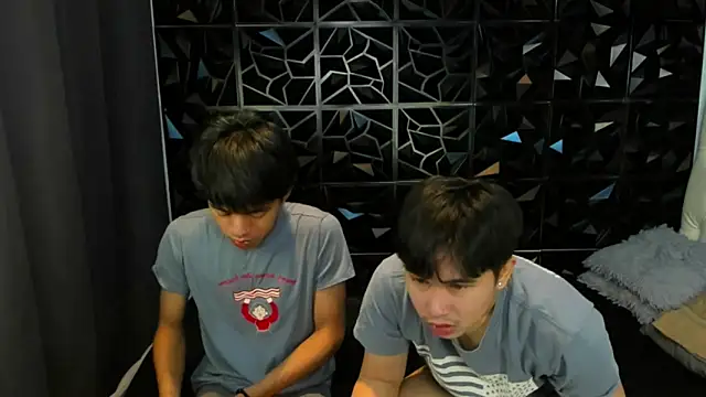 Snapshot of davincihugecock chatting on 03/20/26, 04:56 davincihugecock online show from 03/20/26, 04:56