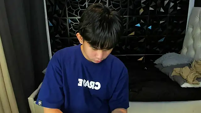 Snapshot of davincihugecock chatting on 03/21/26, 04:32 davincihugecock online show from 03/21/26, 04:32