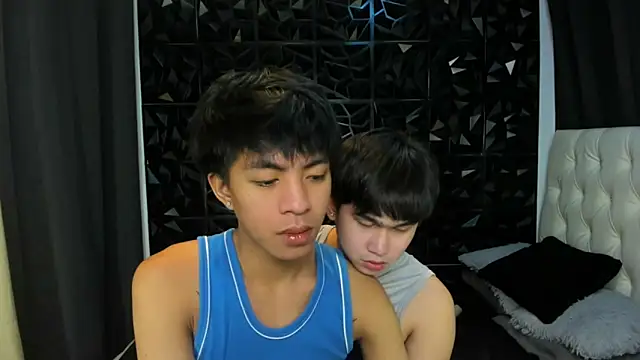 Snapshot of davincihugecock chatting on 03/24/26, 05:18 davincihugecock online show from 03/24/26, 05:18