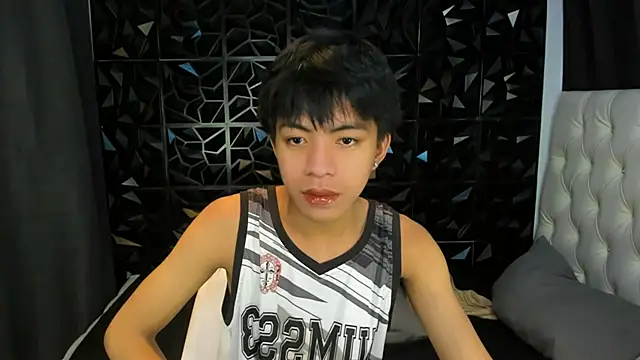 Snapshot of davincihugecock chatting on 03/25/26, 05:19 davincihugecock online show from 03/25/26, 05:19