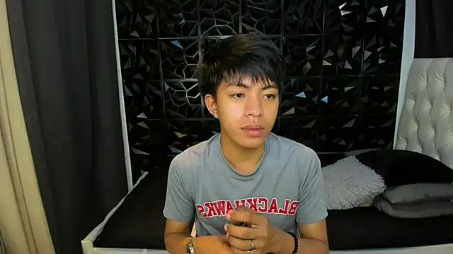 Snapshot of davincihugecock chatting on 03/26/26, 07:08 davincihugecock online show from 03/26/26, 07:08