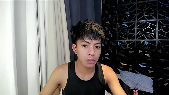 Snapshot of davincihugecock chatting on 04/05/26, 02:20 davincihugecock online show from 04/05/26, 02:20