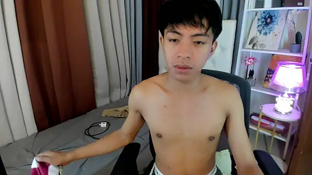 Snapshot of davincihugecock chatting on 04/09/26, 05:07 davincihugecock online show from 04/09/26, 05:07