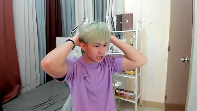 Snapshot of davincihugecock chatting on 04/13/26, 04:56 davincihugecock online show from 04/13/26, 04:56