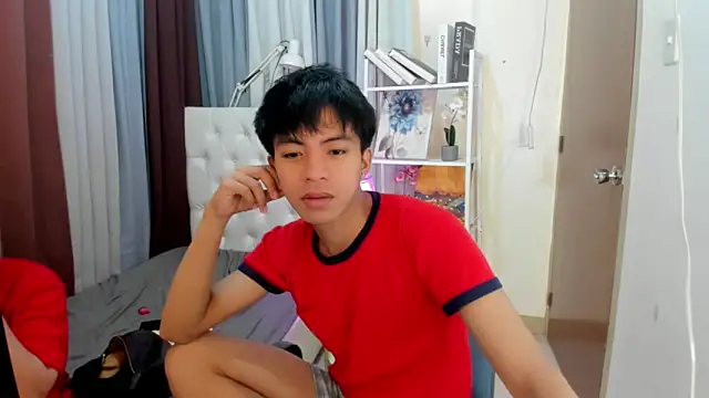 Snapshot of davincihugecock chatting on 04/16/26, 05:47 davincihugecock online show from 04/16/26, 05:47