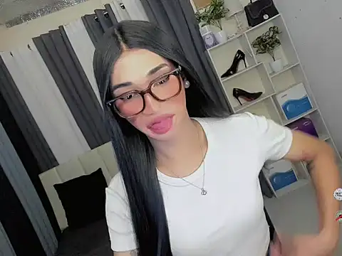 Snapshot of FyangFoxx chatting on 03/22/26, 05:44 FyangFoxx online show from 03/22/26, 05:44