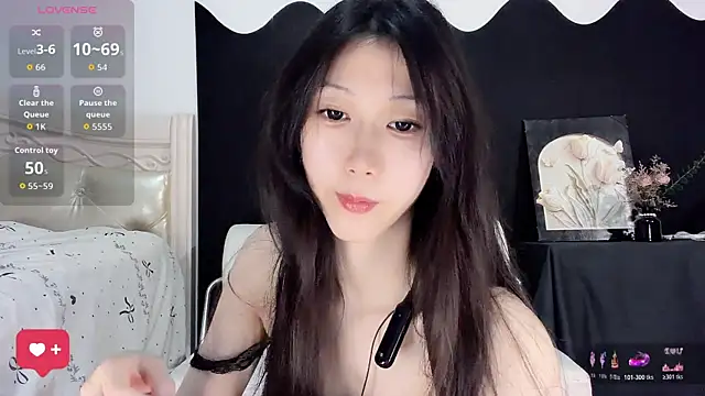 Snapshot of Queenbb88 chatting on 07/12/26, 11:34 Queenbb88 online show from 07/12/26, 11:34