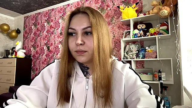 Snapshot of TraciBallena chatting on 02/06/26, 09:12 TraciBallena online show from 02/06/26, 09:12