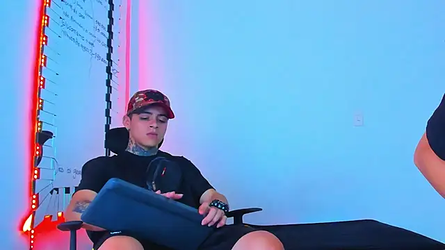 Thomas-Wil online show from 02/07/26, 01:20