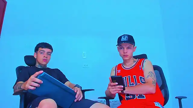 Thomas-Wil online show from 04/19/26, 03:22