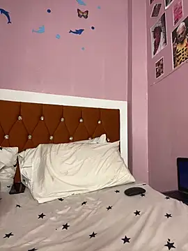 thakhiii3 online show from 02/18/26, 12:17