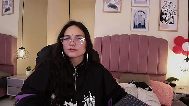 Hanabie  online show from 04/12/26, 03:33