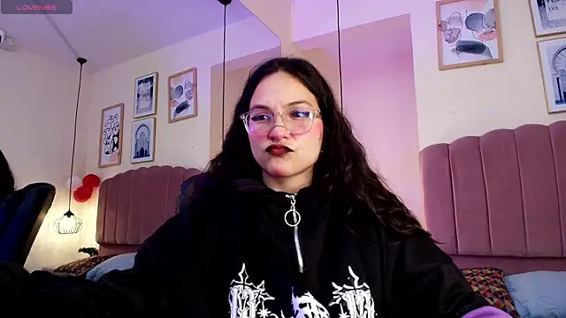 Hanabie  online show from 04/28/26, 03:22