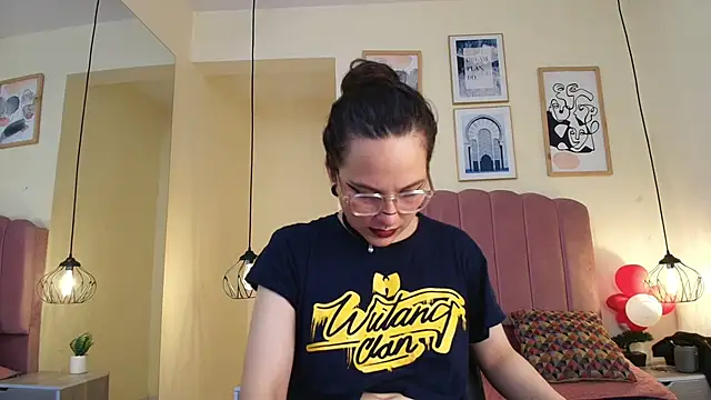 Hanabie  online show from 04/29/26, 04:05