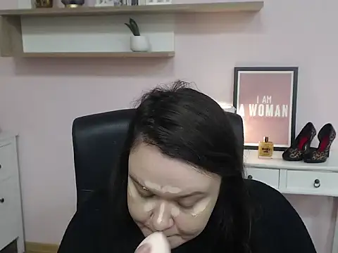 Snapshot of HollyDanceSoul chatting on 02/12/26, 05:35 HollyDanceSoul online show from 02/12/26, 05:35