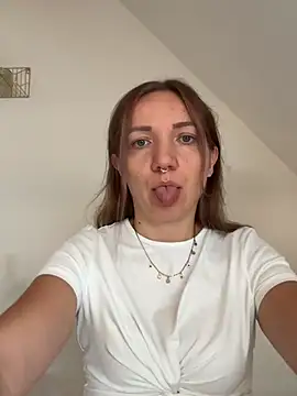 Snapshot of Marina_und_Jayden chatting on 07/24/26, 12:58 Marina und Jayden online show from 07/24/26, 12:58