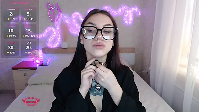 Snapshot of TianaHot777 chatting on 02/12/26, 12:33 TianaHot777 online show from 02/12/26, 12:33