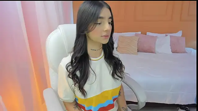 Snapshot of Abriil_cutee chatting on 06/13/26, 02:15 Abriil cutee online show from 06/13/26, 02:15