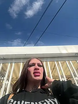 lizz lunna online show from 04/24/26, 08:22