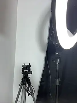 Snapshot of LeslyCooper1 chatting on 02/14/26, 07:32 LeslyCooper1 online show from 02/14/26, 07:32