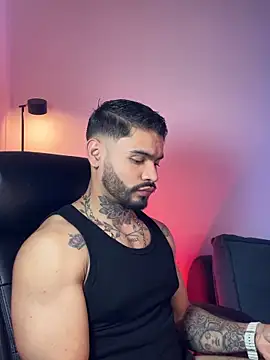 thiago ferrari  online show from 03/18/26, 02:47