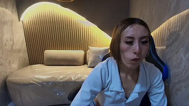 katalina r  online show from 04/06/26, 07:48