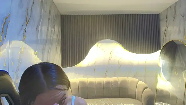 katalina r  online show from 04/15/26, 07:58