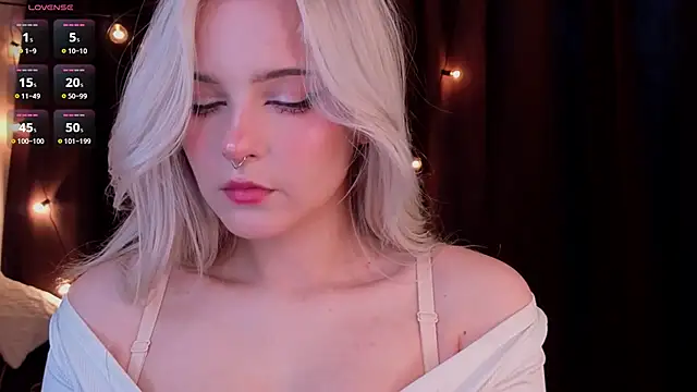 Snapshot of ShyniAlice chatting on 02/04/26, 04:18 ShyniAlice online show from 02/04/26, 04:18