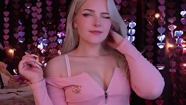 Snapshot of ShyniAlice chatting on 02/14/26, 04:31 ShyniAlice online show from 02/14/26, 04:31